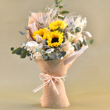 Cheerful Mixed Flowers Bouquet: 