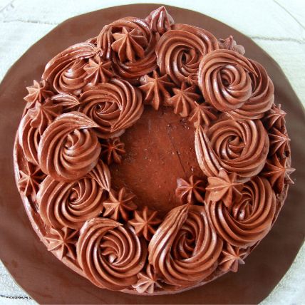 Chocolate Buttercream Wreath Cake: Chocolate Cakes