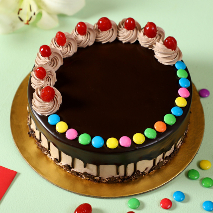 Chocolate Gems Delicious Cake: 
