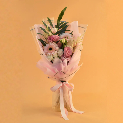 Dignified Mixed Flowers Bouquet: 