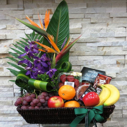 Fruits & Flowers Hamper: Gifts for New Year