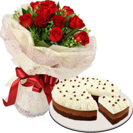 Red Roses Bouquet And Chocolate Pound Cake: 