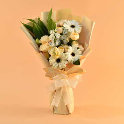 Soothing Mixed Flowers Bouquet: 
