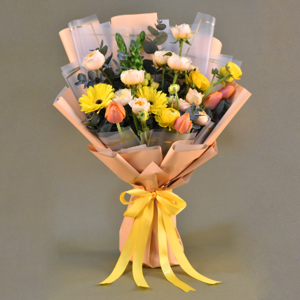 Spunky Mixed Flowers Bouquet: 