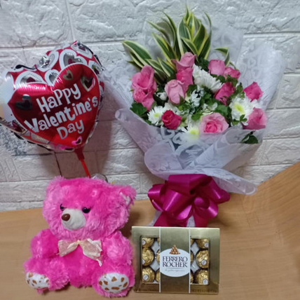 Valentine's Day Gift Hamper: Flowers And Chocolates