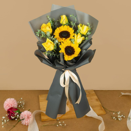 Blooming Sunflower And Roses Bouquet: Send Gifts to Malaysia