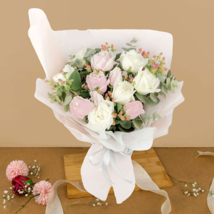 Charming Cream And Pink Roses Bouquet 99 Stems: Flowers Malaysia