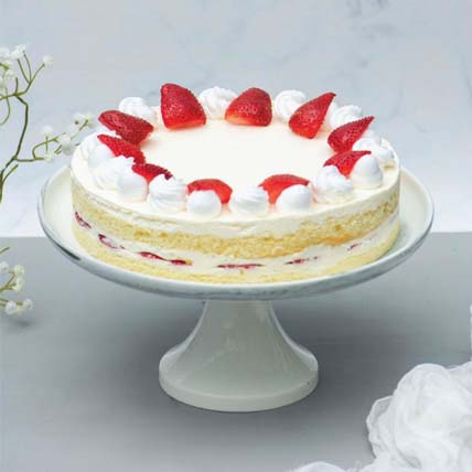 Online Strawberry Shortcake & Delightful Roses Gift Delivery in ...